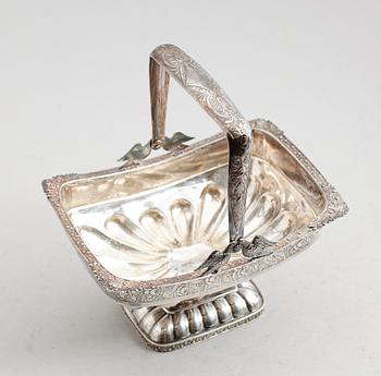 GREPSKÅL, silver, stämplad Modig, Ryssland, 1800-talets första hälft. Vikt ca 354 gram.