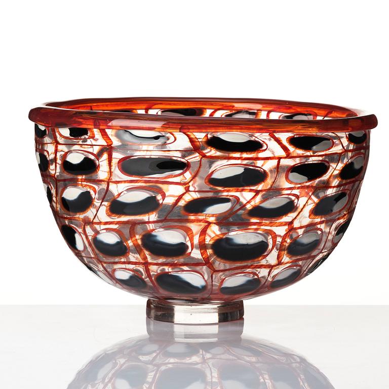 Reino Björk, a large glass bowl, New York 1998.