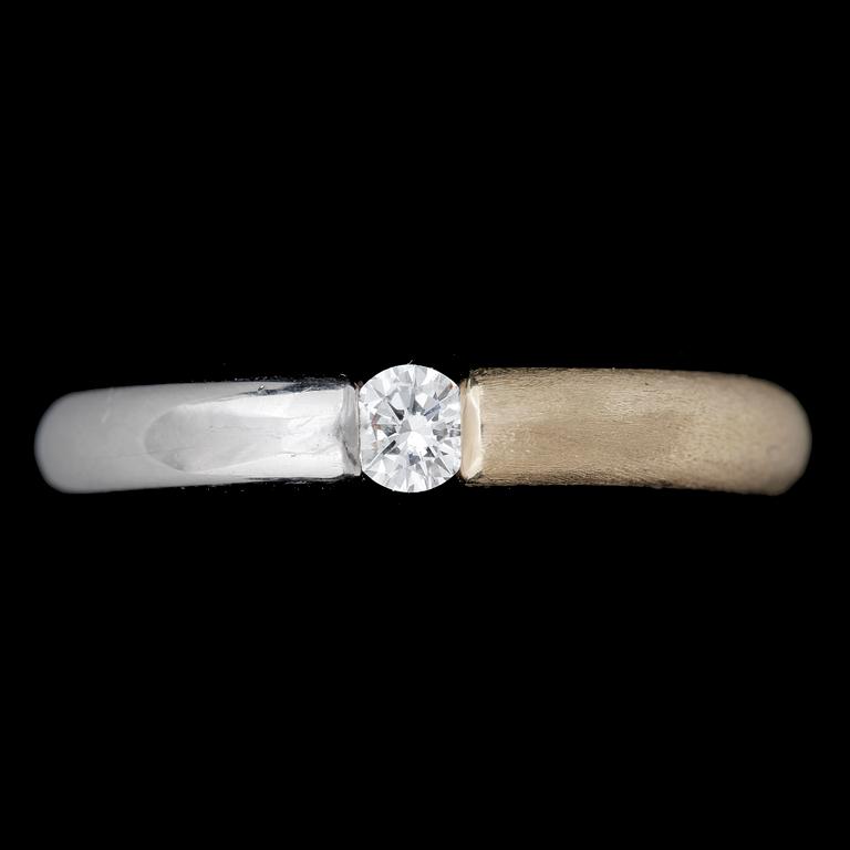 RING, 14k vitt och rött guld med briljantslipad diamant 0,20ct enl grav. Tot vikt 5,4g.