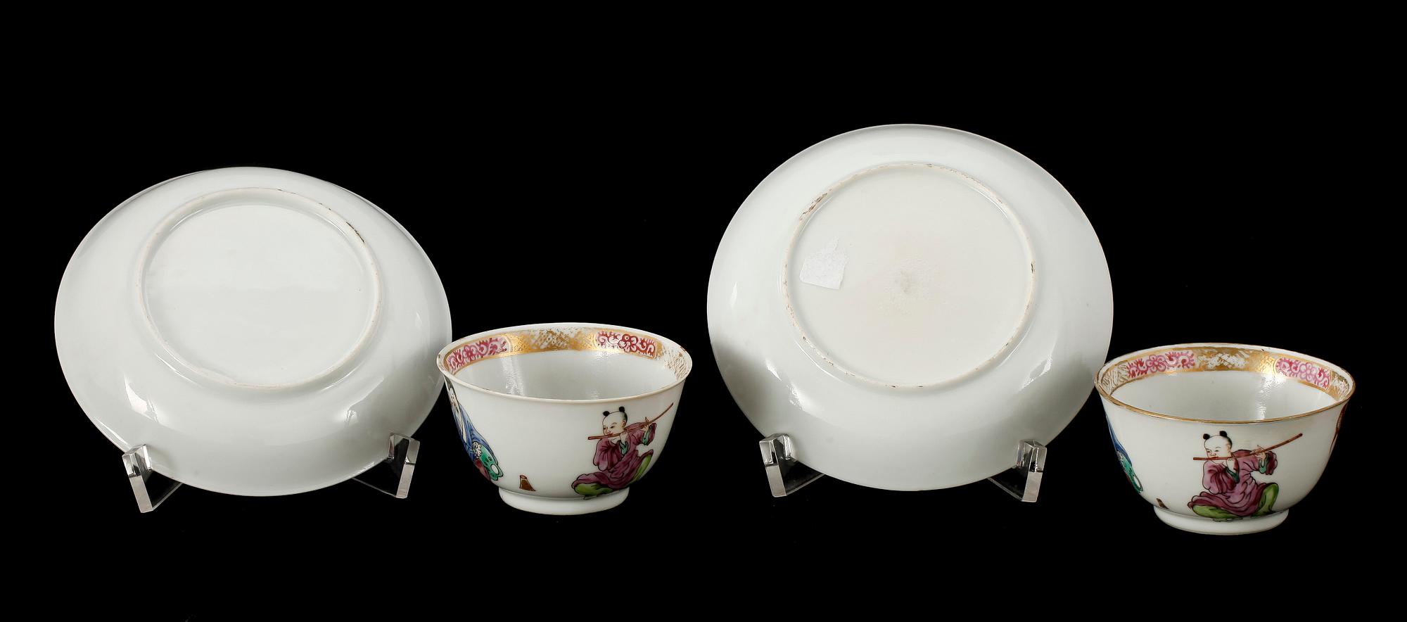 KOPPAR med FAT, ett par, porslin. Qing dynastin, Qianlong (1736-95).