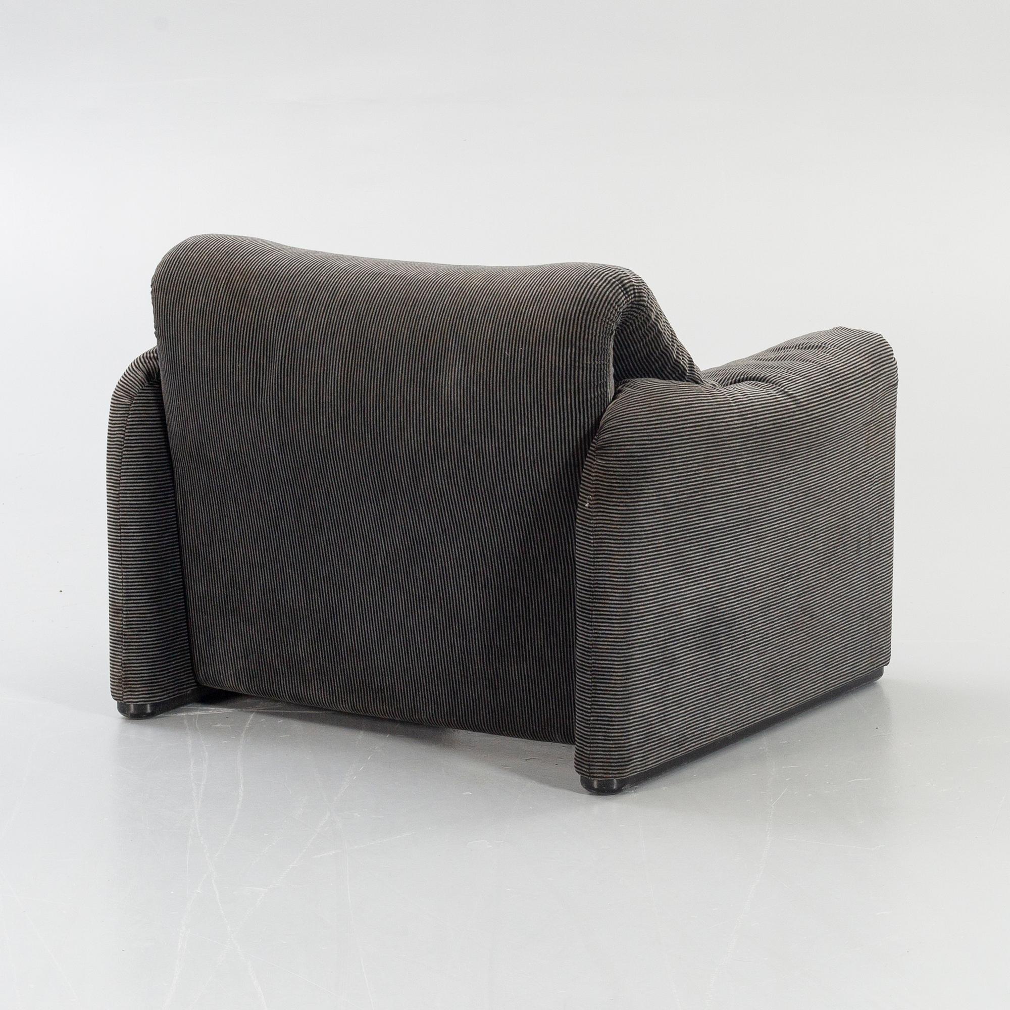 Vico Magistretti, armchair "Maralunga", Cassina late 20th century.