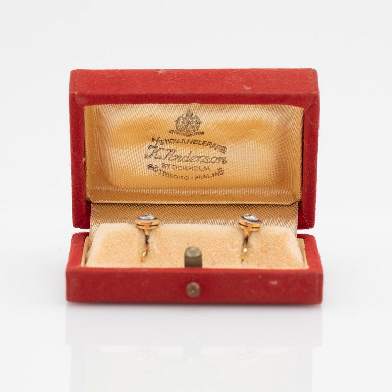 Skjortknappar, 18K guld med briljantslipade diamanter.