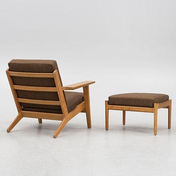 Hans J Wegner, fåtölj med fotpall, 'GE 290', Getama, Gedsted, Danmark.