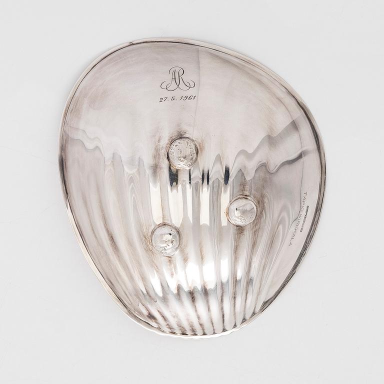 Tapio Wirkkala,  kulho, hopeaa, Hopeatehdas Oy, Helsinki 1960.