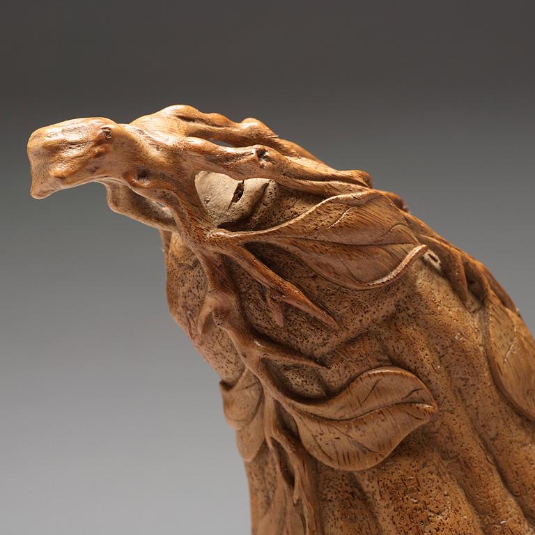 A bamboo carving of buddhas hand/a finger lemon, Qing dynasty (1644-1912).