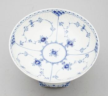 SKÅL PÅ FOT, porslin, Royal Copenhagen.