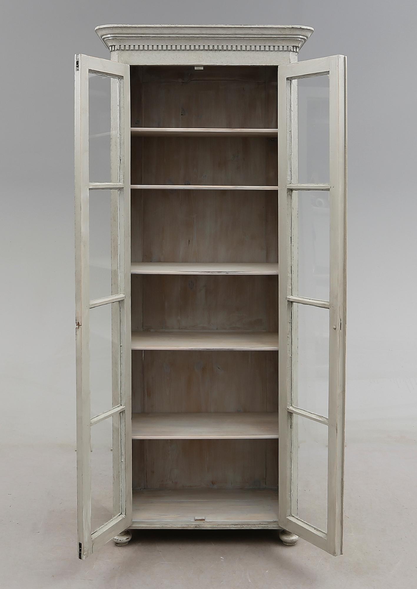 VITRINSKÅP, 1800-talets senare del.