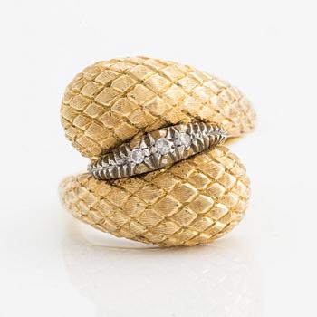 Ring, 18K gold with diamonds, Italy.