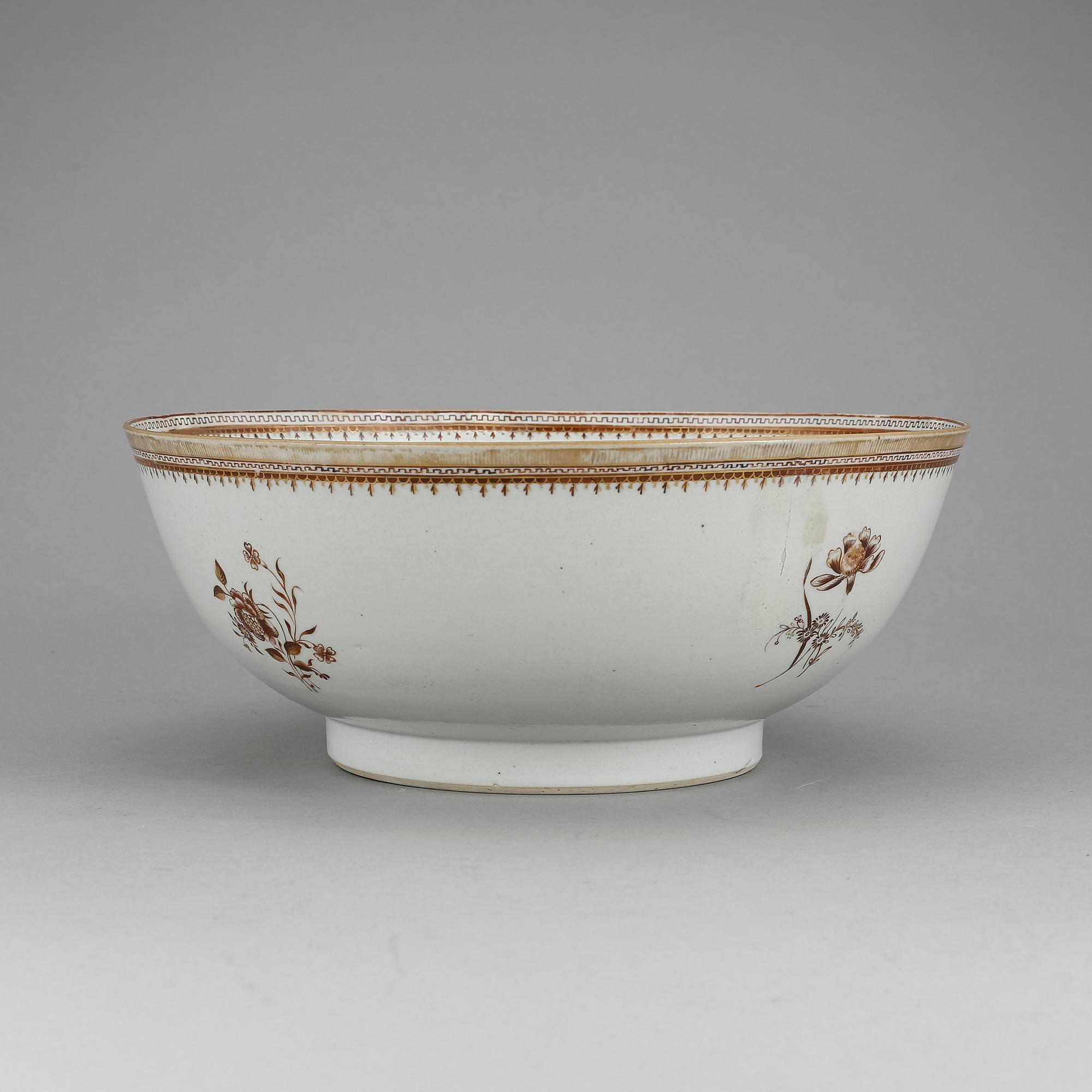BÅLSKÅL, porslin. Kina, Qianlong (1736-1795).