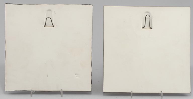 VÄGGRELIEFER, 2 st, stengods, Lisa Larson, 1900-talets andra hälft.