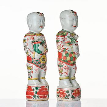 Porslinsfigurer, 
två stycken, porslin. Qingdynastin, Kangxi (1662-1722).