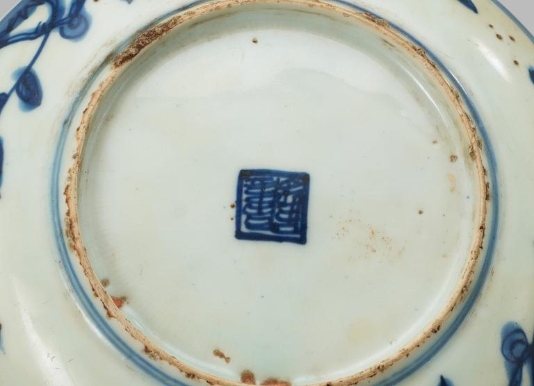 A set of three blue and white dishes, Ming dynasty.