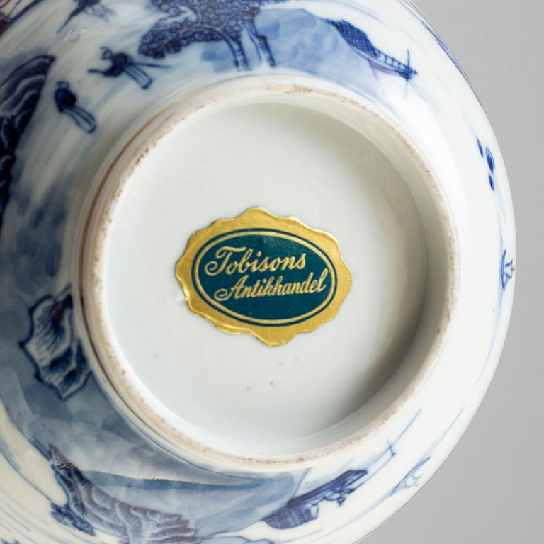 Twelve blue and white export porcelain plates and a bowl, Qing dynasty, Qianlong (1736-95).