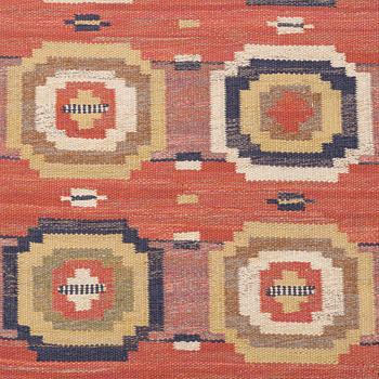 Märta Måås-Fjetterström, a carpet, 'Röda åttan', flat weave, ca 298 x 202 cm, signed MMF.
