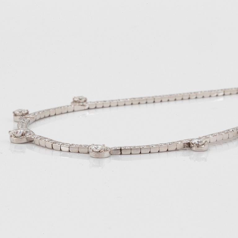 A Cartier necklace in platinum and 18K gold set with round brilliant-cut diamonds.