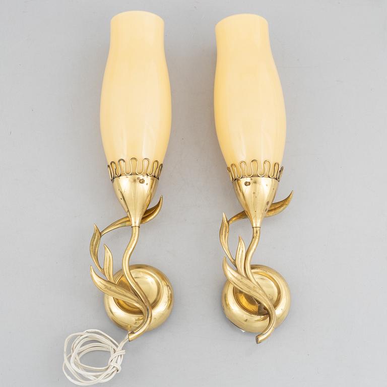 Mauri Almari, a pair of model '71020' wall lights, Idman, mid 20th century.