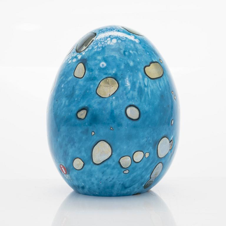 Oiva Toikka, A glass egg, 'Laguunikiwi', signed Oiva Toikka Nuutajärvi Notsjö 31/50.