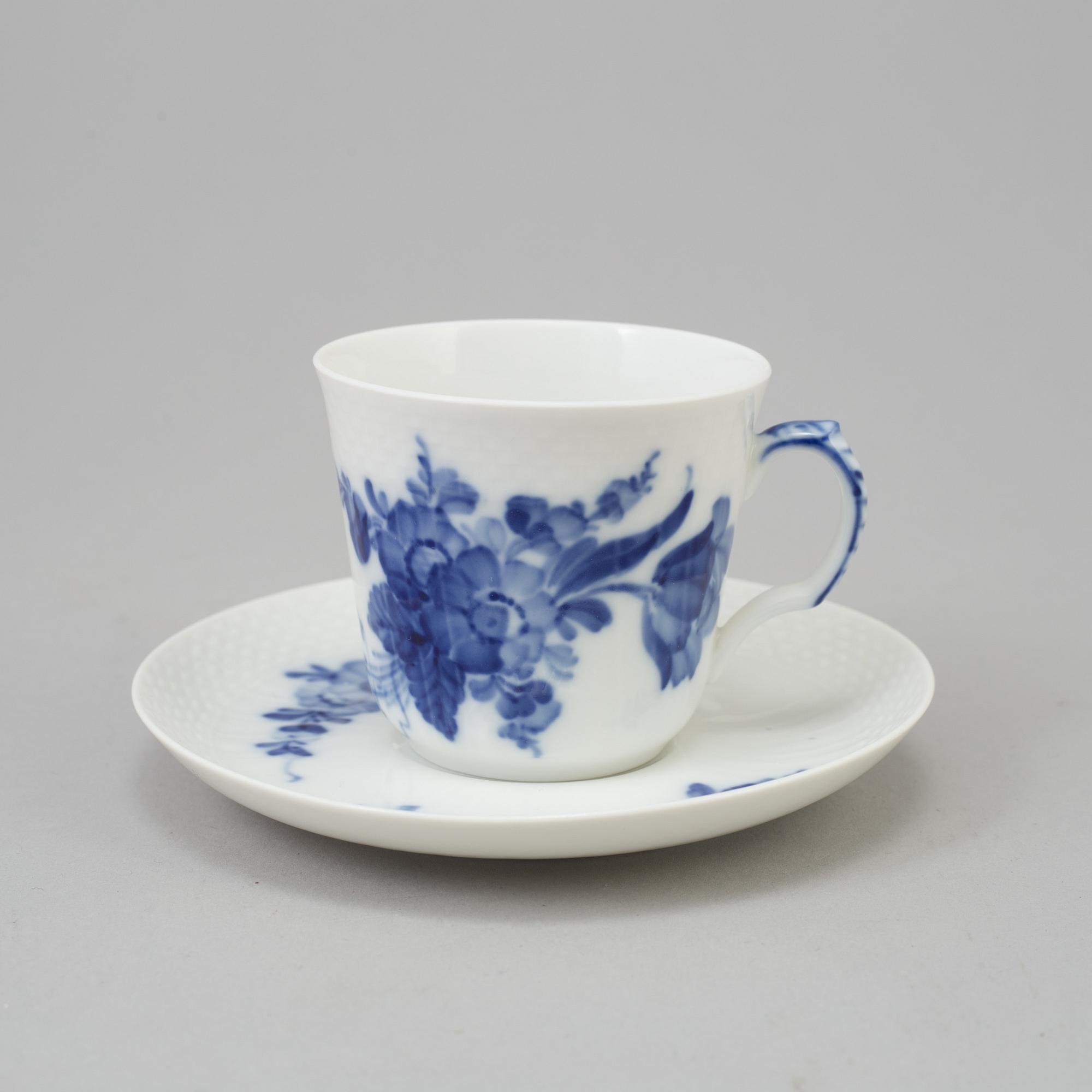 ROYAL COPENHAGEN, a 28 piece "Blå blomst" porcelain coffee service, Denmark.