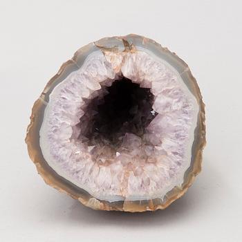 AN AMETHYST GEOD.