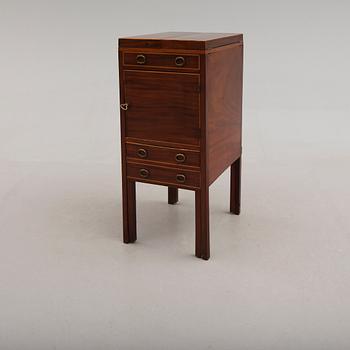 KOMMOD, troligen England, 1800-tal.