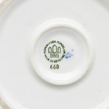 Mat-och kaffesrevis, porslin, 113 delar, "Musselmalet", Bing & Grøndahl, Danmark.