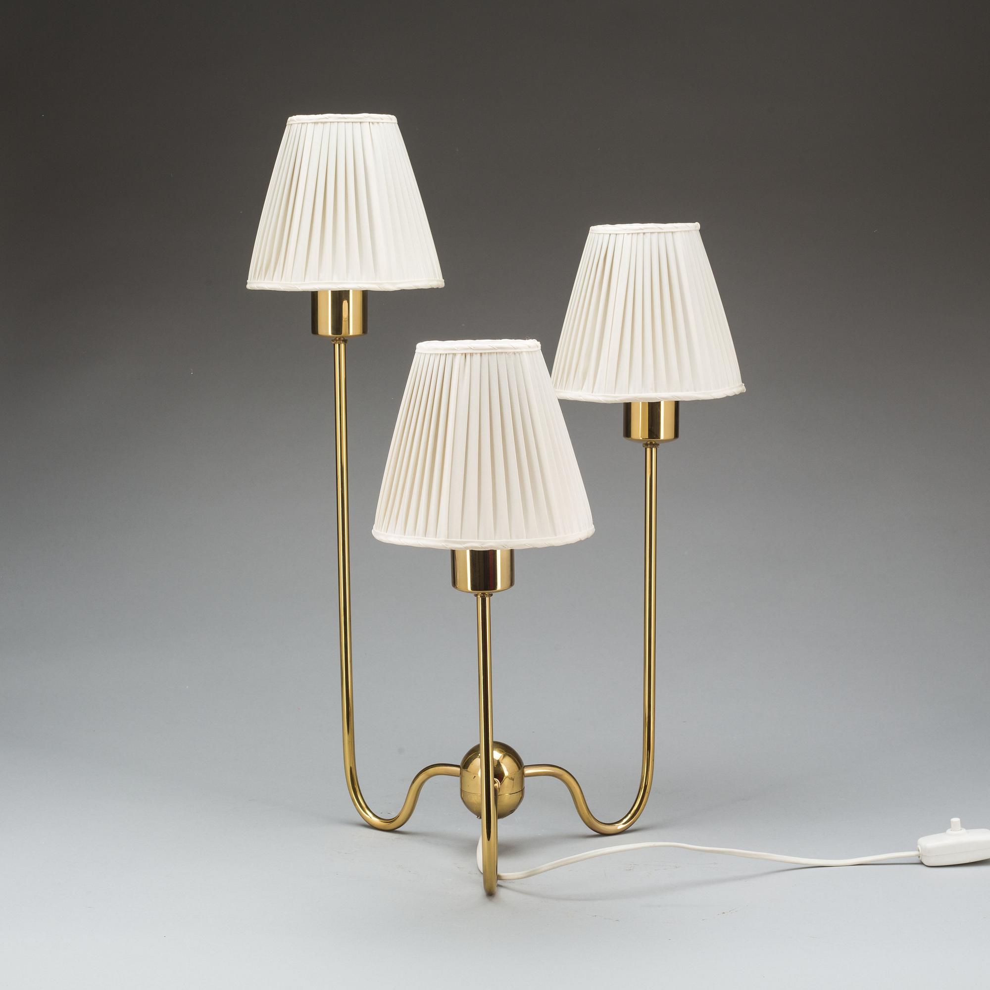BORDSLAMPA. Design Josef Frank, firma Svenskt Tenn, modellnummer 2468.