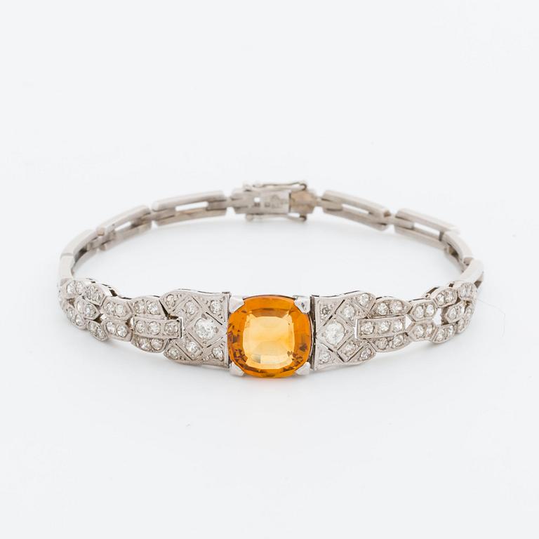 BRACELET platinum and 18K whitegold, 1 citrine, 2 old-cut and 8/8-cut diamonds approx 0,80 ct, G  Dahlgren & Co Malmö.