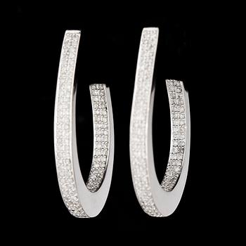 ÖRHÄNGEN, ett par, 14k vitguld med briljantslipade diamanter tot ca 1 ct. Total vikt ca 7,8 gram.