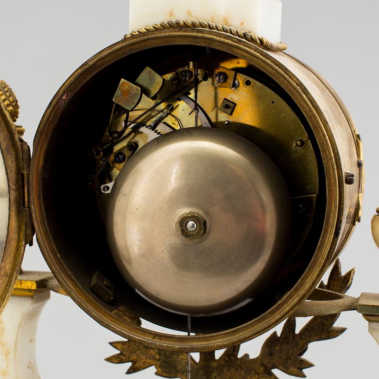 A Louis XVI marble and bronze mantel clock from the second half of the 18th century.
