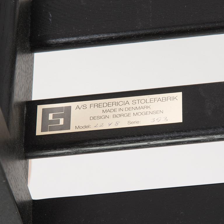 Børge Mogensen, fåtölj, "Släden 2254" samt fotpall, "248", Fredericia Stolefabrik, Danmark.