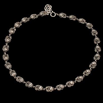 COLLIER, silver samt markasiter, importstämplad. Vikt 29 g.