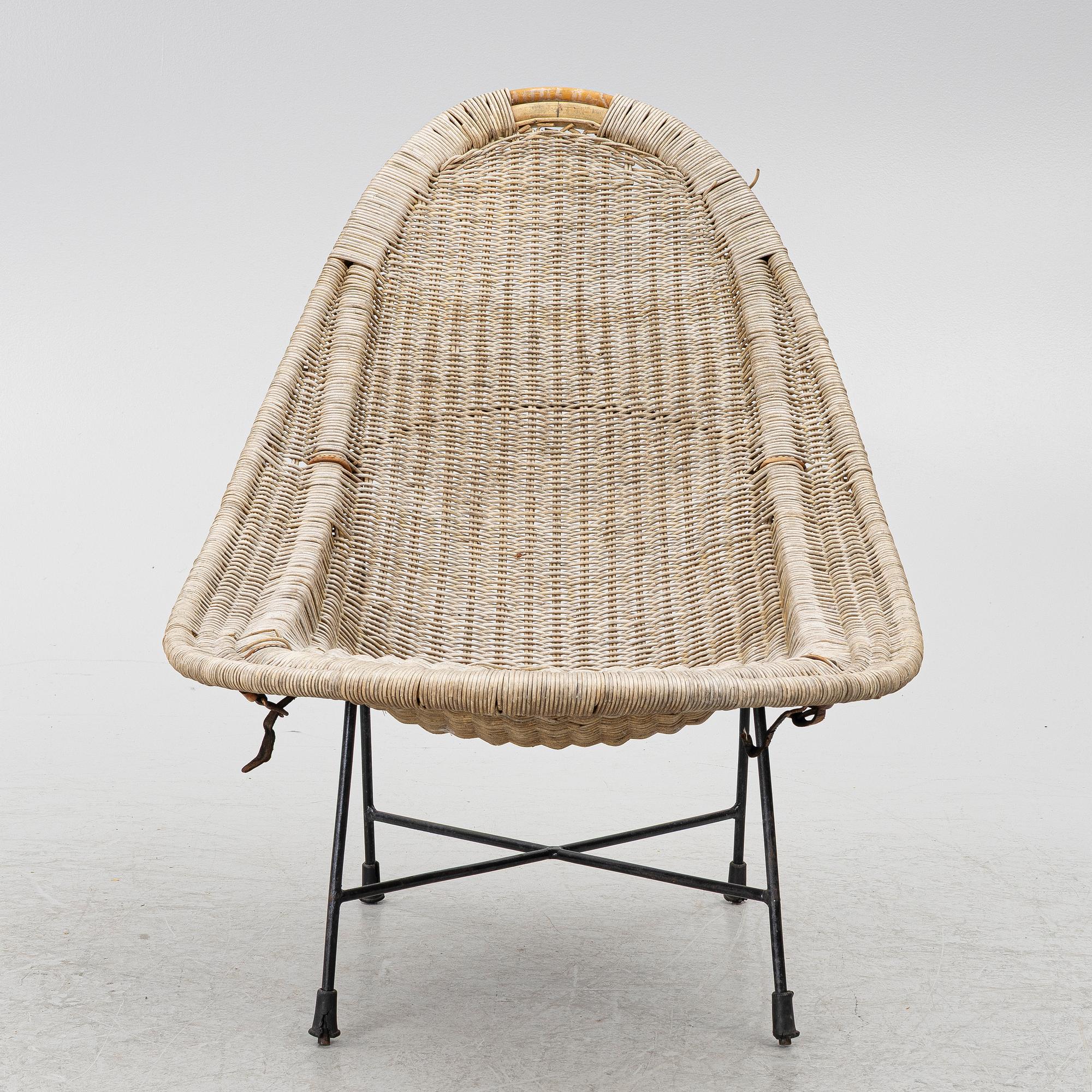Kerstin Hörlin-Holmquist, An armchair, "Stora Kraal", designed for Nordiska Kompaniet's Triva series in 1952.