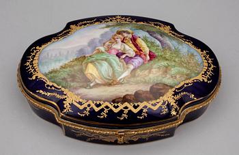 LOCKASK, porslin, Sevrés-liknade märkning, 1900-talets första del.