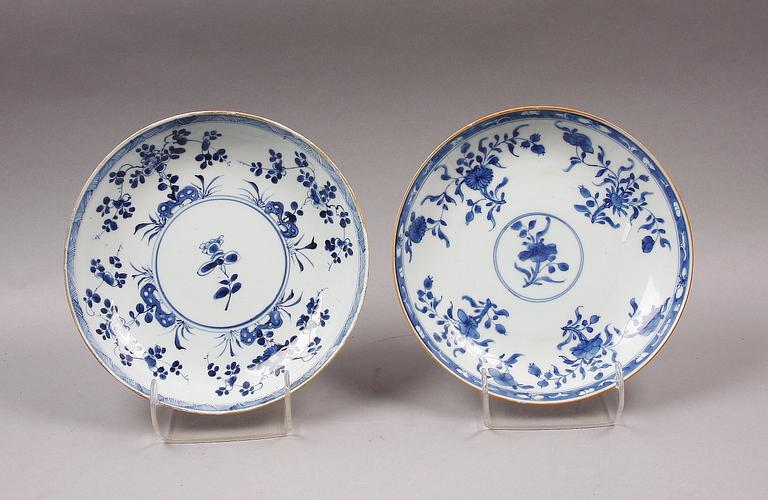 SKÅLFAT, 2 st, porslin, Kina, Qianlong 1736-95.