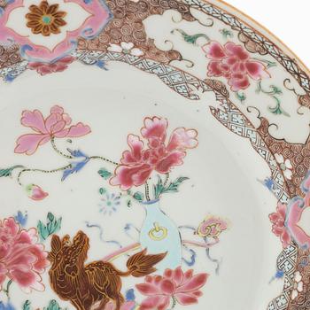 Three Famille Rose plates and two serving dishes, export porcelain, China, Yongcheng/Qianlong, 18th century.