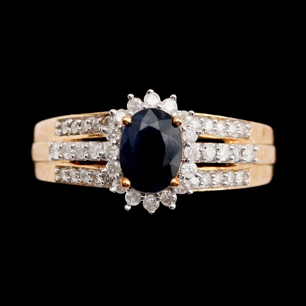 RING, 10 k guld, safir och briljanter tot ca 0.56 ct.