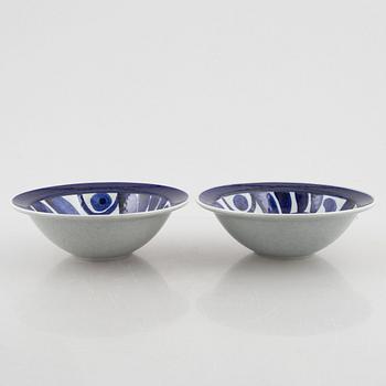 Lisa Larson, vaser, 2 st och skålar, ett par samt terrin med lock och skål med lock, stengods, Gustavsberg.