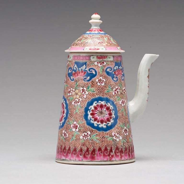 KAFFEKANNA med LOCK, porslin. Qingdynastin, Yongzheng (1723-35).