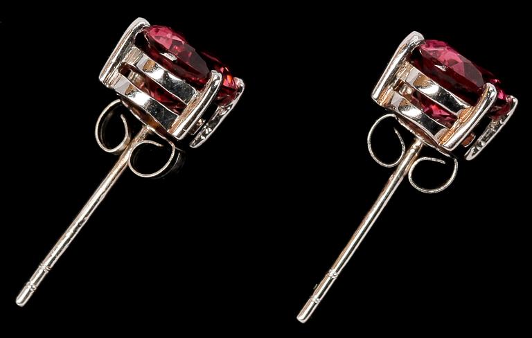 ÖRHÄNGEN, 18k vitguld med rosa turmalin.