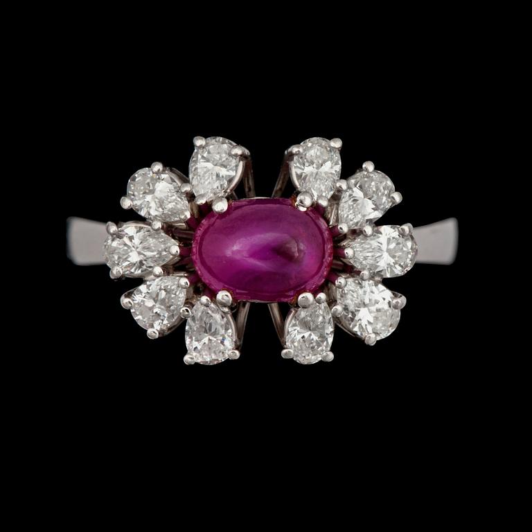RING, Georg Jensen, med cabochonslipad obehandlad rubin med droppslipade diamanter totalt ca 1.30 ct.