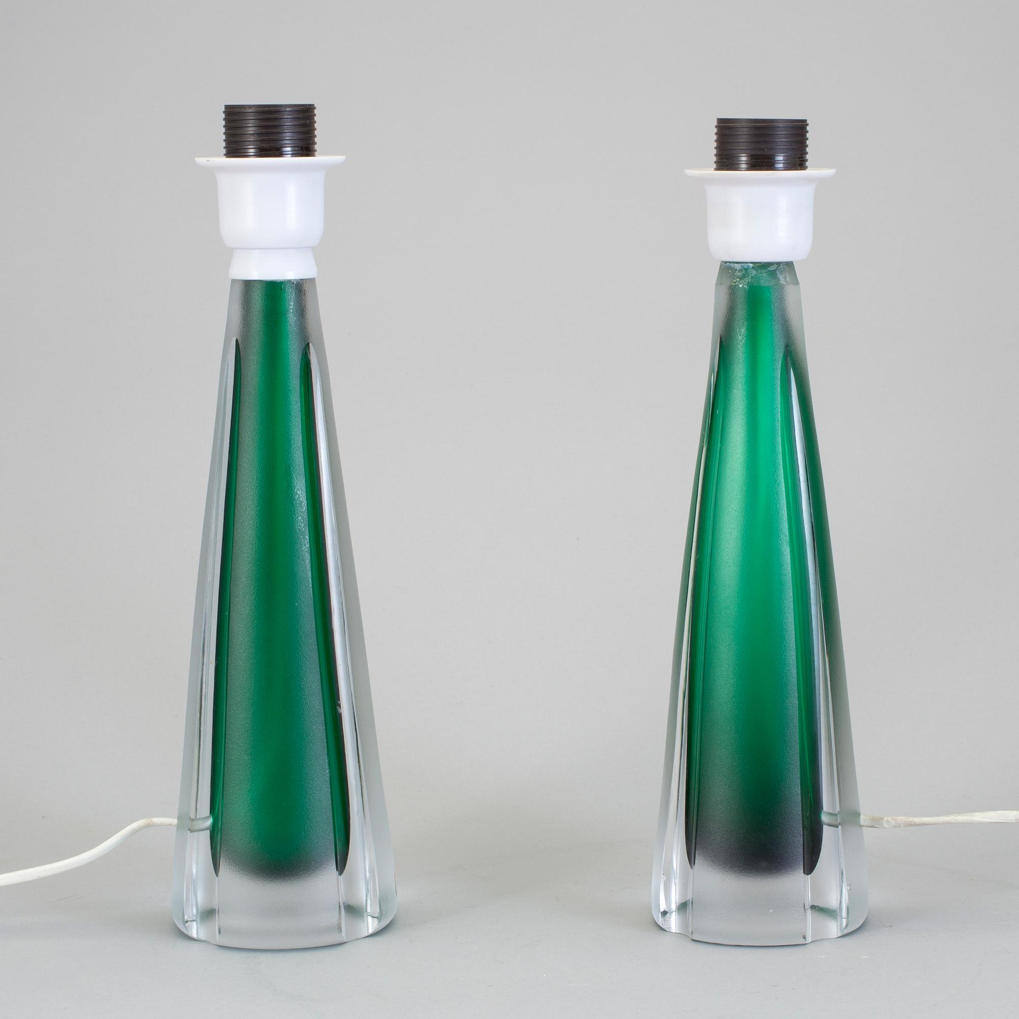 BORDSLAMPOR, ett par, glas, Kosta. Signerade, 1950-/60-tal.