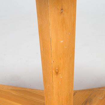 Margareta Nordman, a 1930s table for Oy Stockmann Ab, Keravan Puusepäntehdas, Finland.