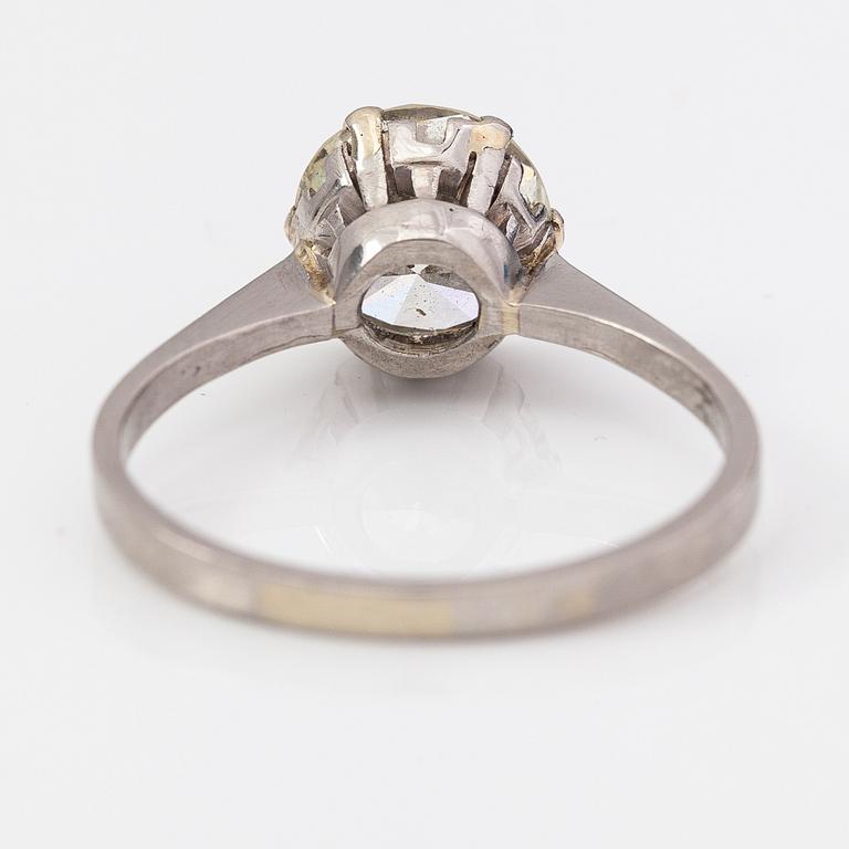 Ring, 18K vitguld, briljantslipad diamant ca 2.25 ct enligt certifikat.