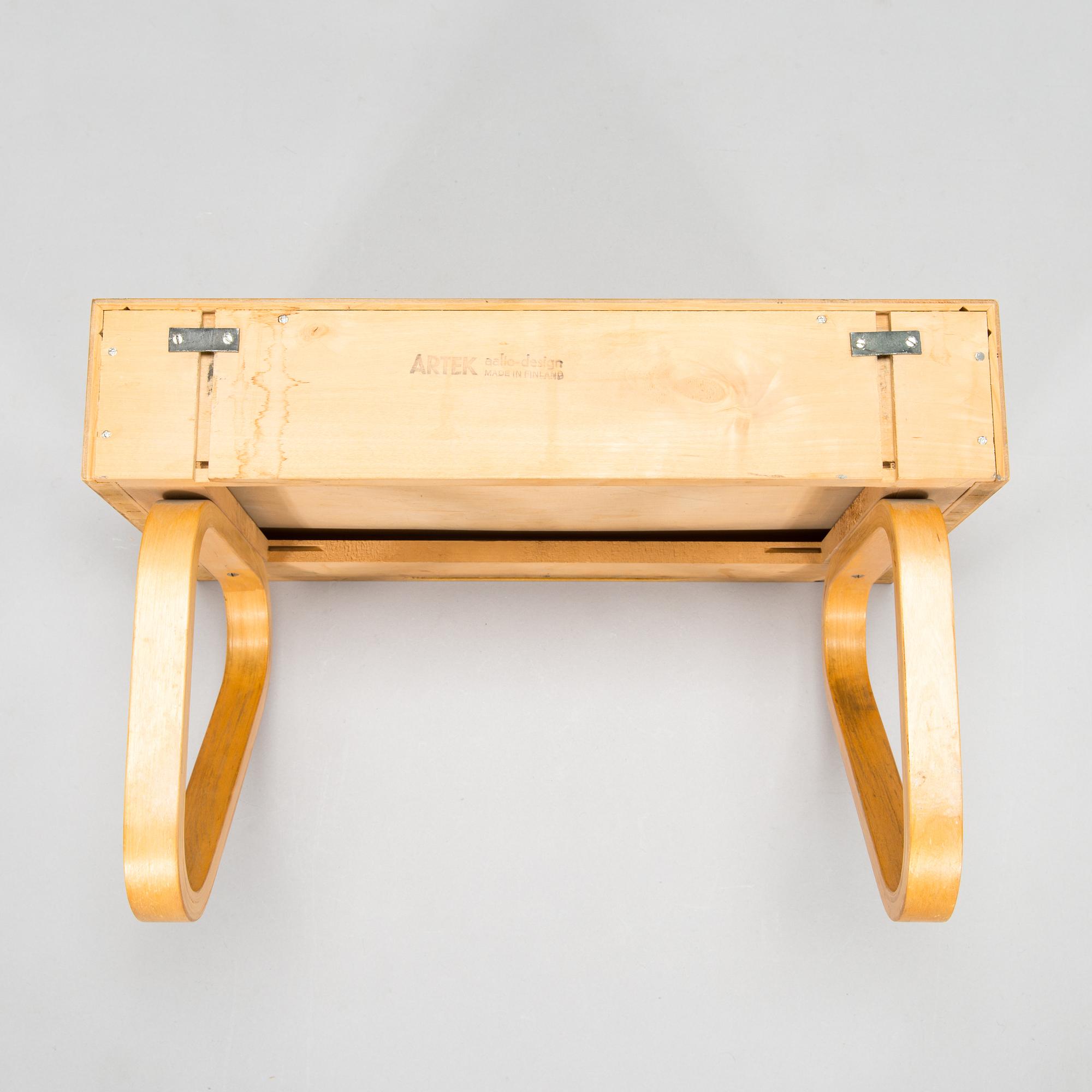 Alvar Aalto, konsoli, malli 114B,  O.Y. Huonekalu-ja Rakennustyötehdas A.B. 1900-puoliväli.