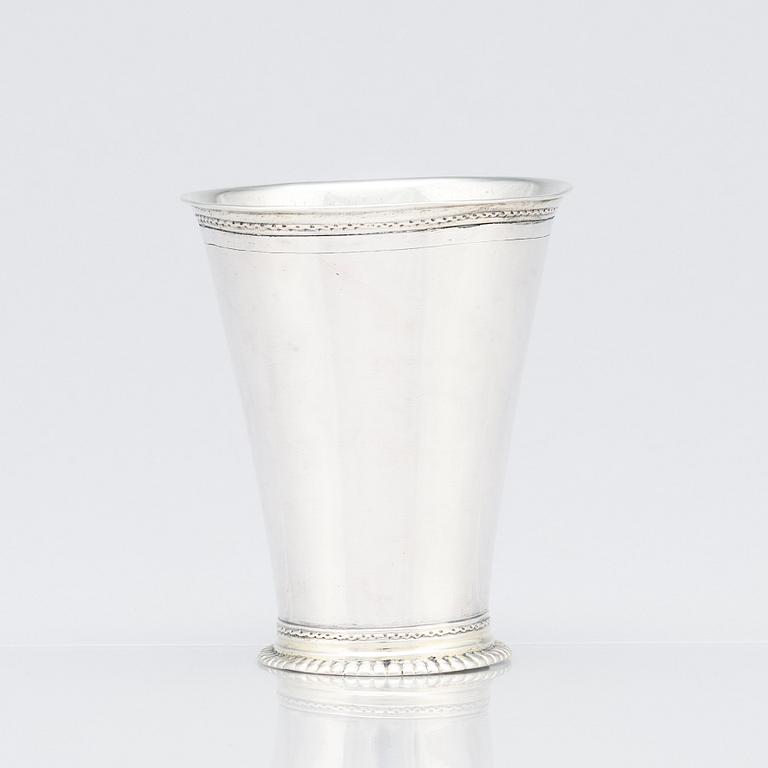 Friedrich Heinrich Klinck, bägare, silver, Stockholm 1738. Rokoko.