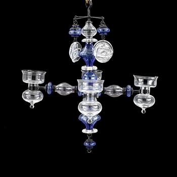 LJUSKRONA, järnsmide och glas, Erik Höglund, Boda, 1900-talets andra hälft. Höjd 57 cm.