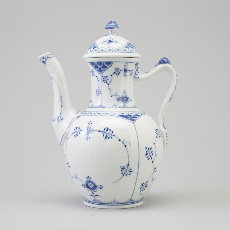ROYAL COPENHAGEN, mat-, kaffe- och teservis, porslin, 44 delar, porslin, "Musselmalet", Danmark.