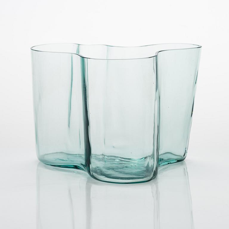 Alvar Aalto, A dated 22 IX 37 '9750' vase for Karhula Glassworks.