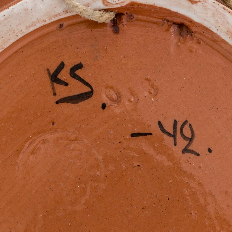 Kyllikki Salmenhaara, a red clay plate signed KS -42.