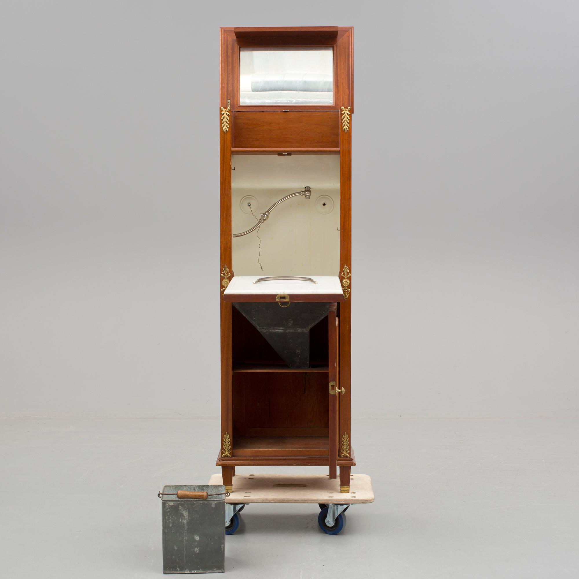 TVÄTTSKÅP, omkring år 1900.